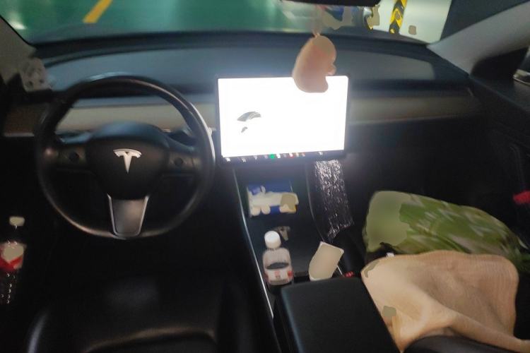 Used Tesla Model 3 2019 Long-Range All-Wheel-Drive Version Center Console