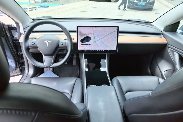 Used Tesla Model 3 2019 Long-Range All-Wheel-Drive Version Center Console