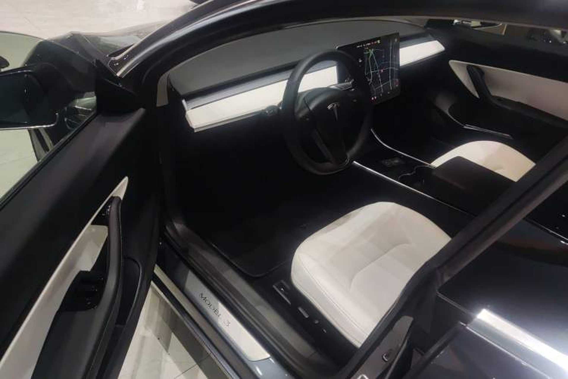 Used Tesla Model 3 2019 Long-Range All-Wheel-Drive Version Driver Seat