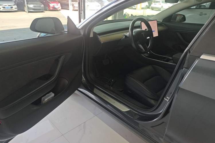 Used Tesla Model 3 2019 Long-Range All-Wheel-Drive Version Driver Seat