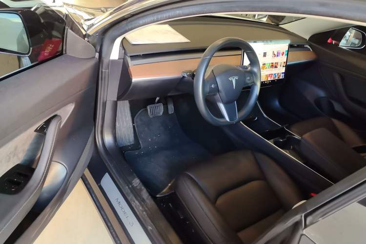 Used Tesla Model 3 2019 Long-Range All-Wheel-Drive Version Driver Seat