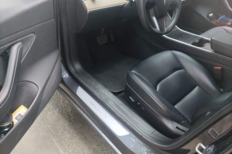 Used Tesla Model 3 2019 Long-Range All-Wheel-Drive Version Driver Seat