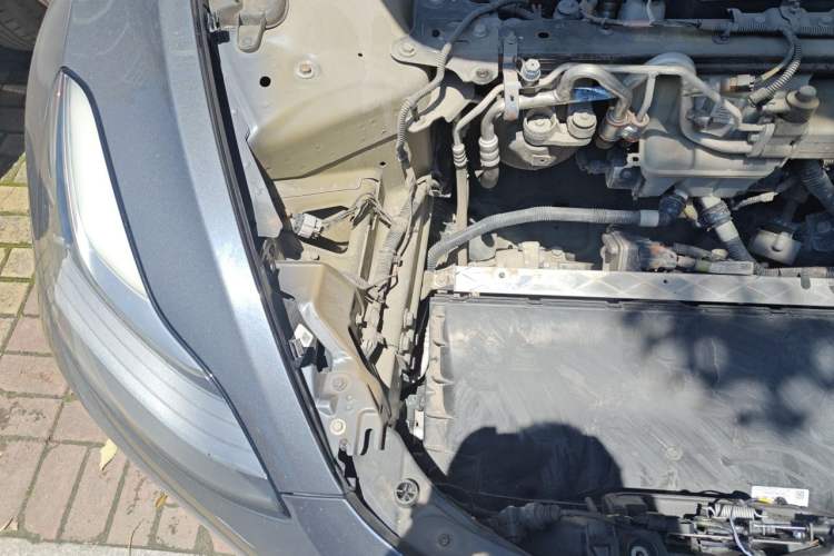 Used Tesla Model 3 2019 Long-Range Rear-Wheel-Drive Version Engine Bay Right