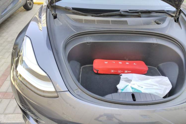 Used Tesla Model 3 2019 Long-Range Rear-Wheel-Drive Version Engine Bay Right
