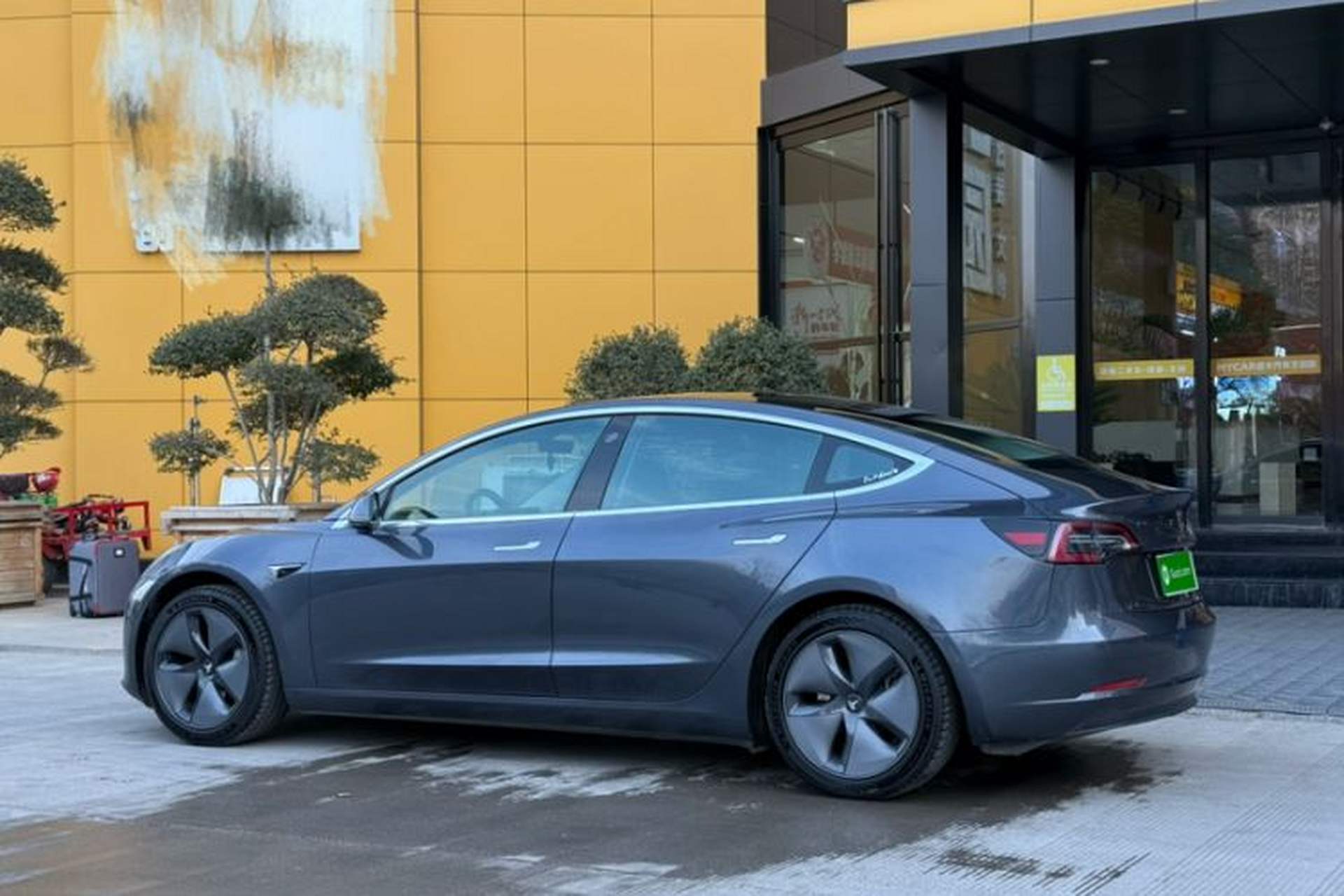 Used Tesla Model 3 2019 Long-Range Rear-Wheel-Drive Version Exterior 2