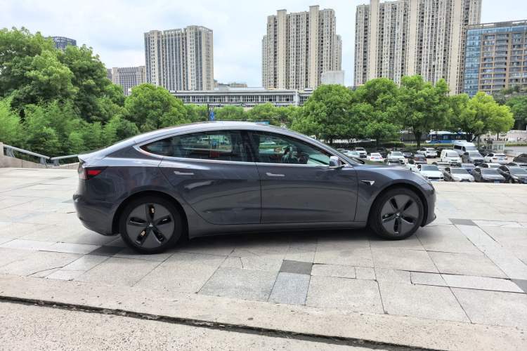Used Tesla Model 3 2019 Long-Range All-Wheel-Drive Version Exterior 2