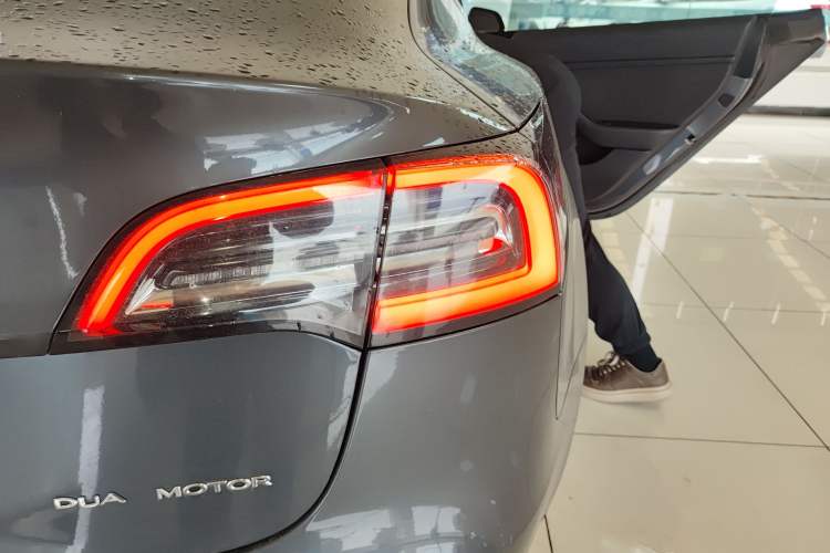 Used Tesla Model 3 2019 Long-Range All-Wheel-Drive Version Exterior 3