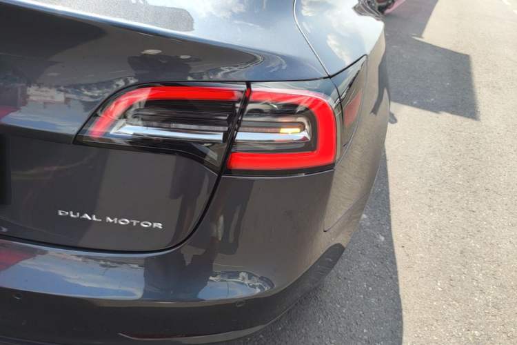 Used Tesla Model 3 2019 Long-Range All-Wheel-Drive Version Exterior 3