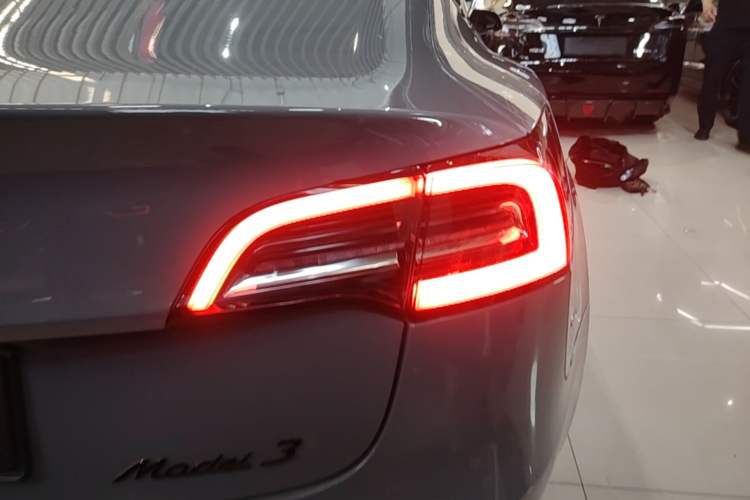Used Tesla Model 3 2019 Standard Range Rear-Drive Upgraded Version Exterior 3