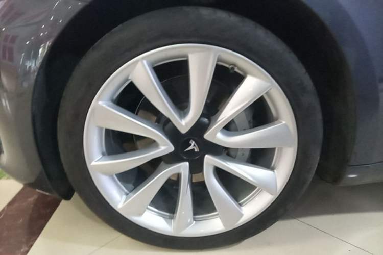 Used Tesla Model 3 2019 Standard Range Rear-Drive Upgraded Version Exterior 4