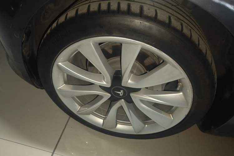 Used Tesla Model 3 2019 Long-Range Rear-Wheel-Drive Version Exterior 4