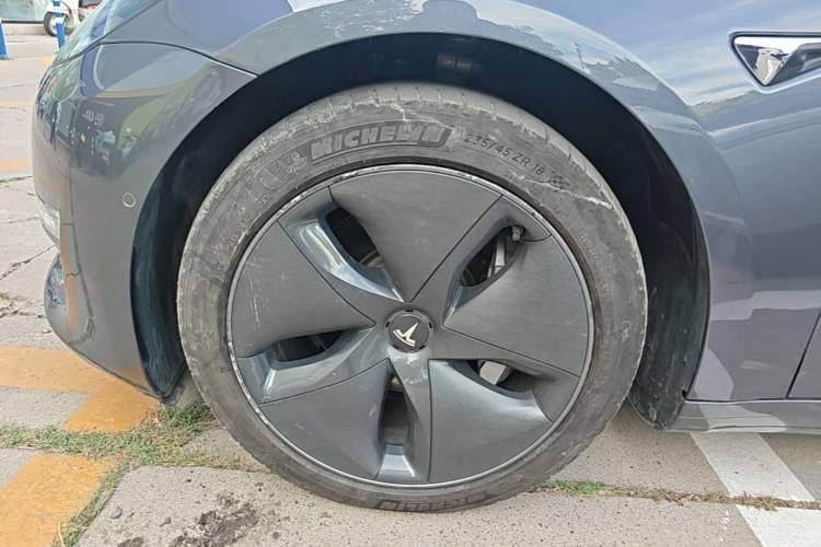 Used Tesla Model 3 2019 Long-Range All-Wheel-Drive Version Exterior 4