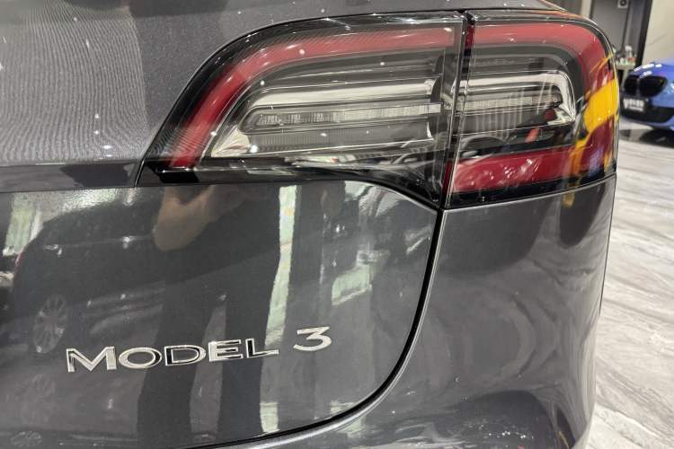 Used Tesla Model 3 2019 Standard Range Rear-Drive Upgraded Version Exterior 6