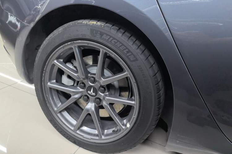Used Tesla Model 3 2019 Standard Range Rear-Wheel Drive Upgraded Version (52 kWh) Exterior 8