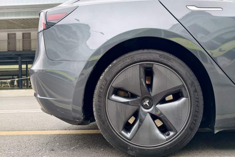 Used Tesla Model 3 2019 Long-Range All-Wheel-Drive Version Exterior 9