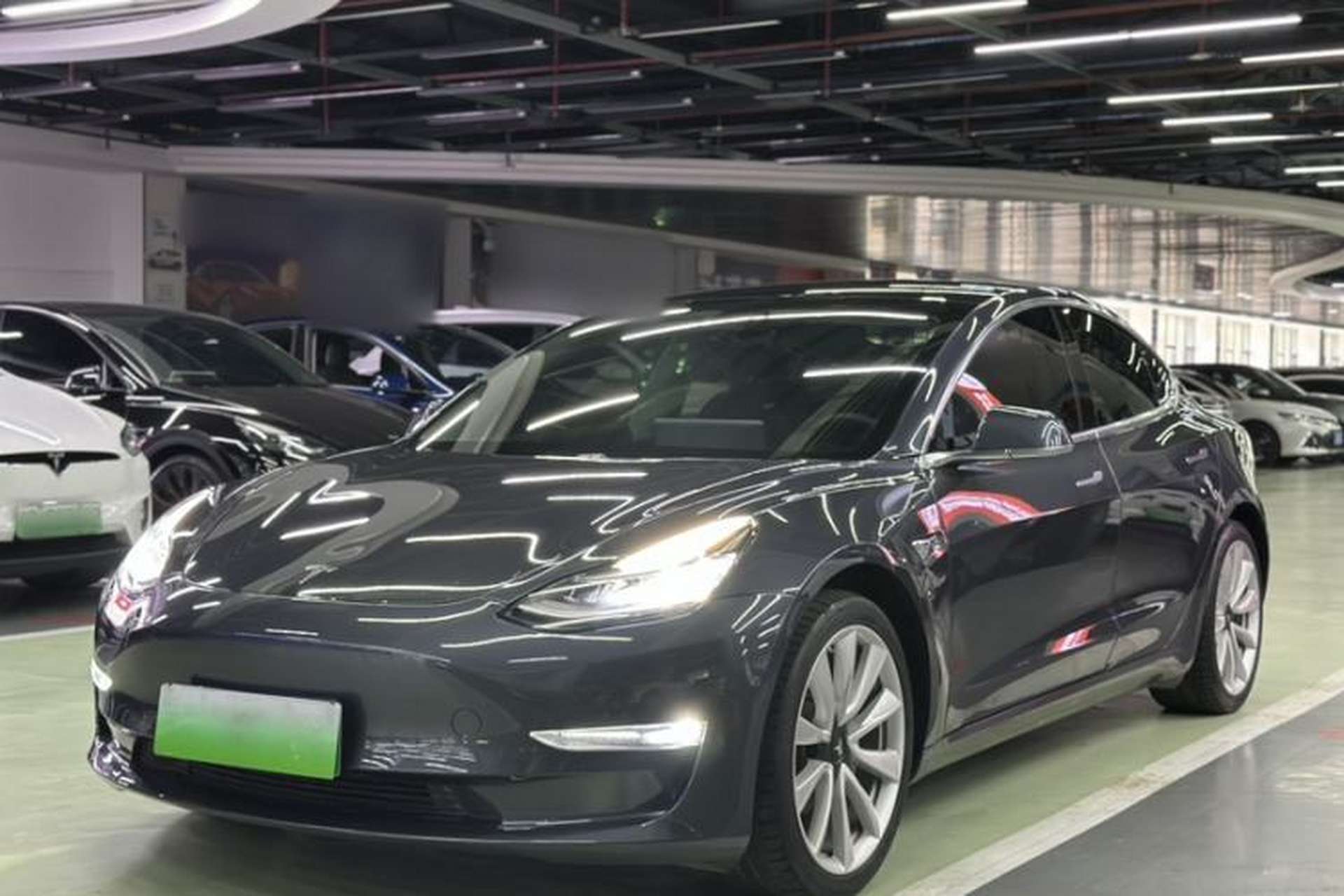 Used Tesla Model 3 2019 Long-Range All-Wheel-Drive Version Front Left 45 Deg