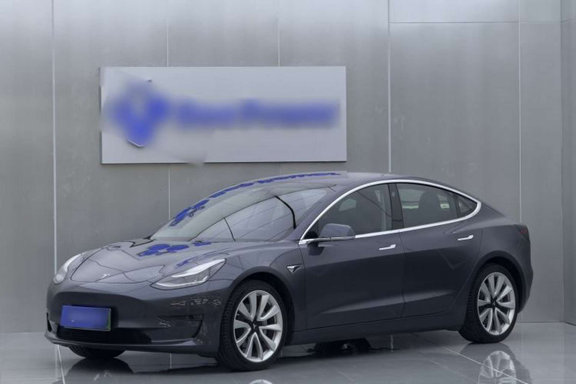 Used Tesla Model 3 2019 Long-Range All-Wheel-Drive Version Front Left 45 Deg