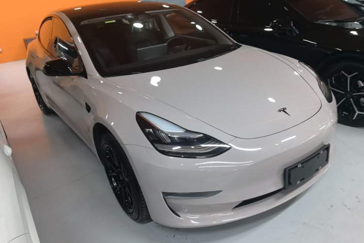 Used Tesla Model 3 2019 Long-Range Rear-Wheel-Drive Version Front Right 45 Deg