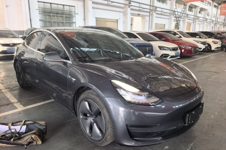 Used Tesla Model 3 2019 Long-Range Rear-Wheel-Drive Version Front Right 45 Deg