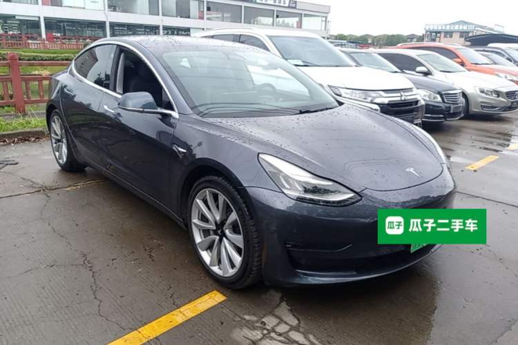 Used Tesla Model 3 2019 Long-Range Rear-Wheel-Drive Version Front Right 45 Deg