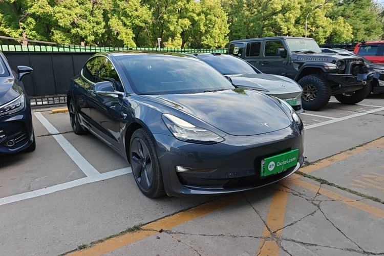 Used Tesla Model 3 2019 Long-Range All-Wheel-Drive Version Front Right 45 Deg