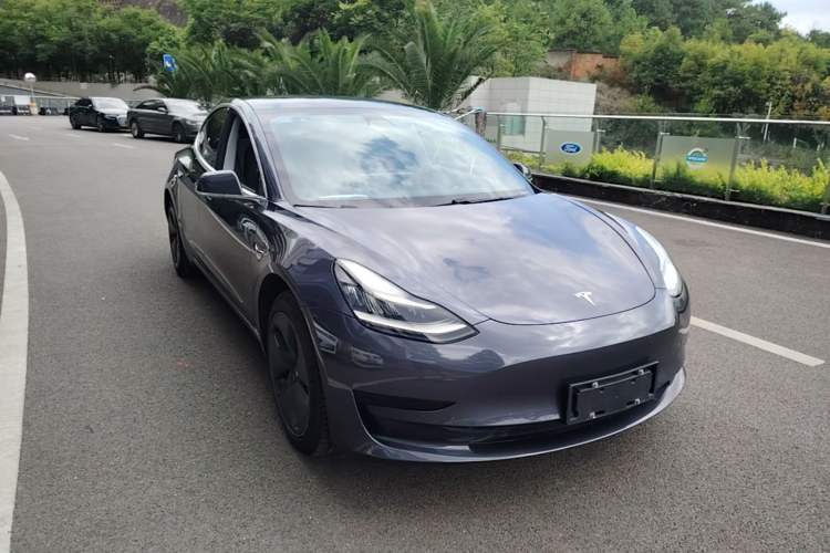 Used Tesla Model 3 2019 Standard Range Rear-Drive Upgraded Version Front Right 45 Deg