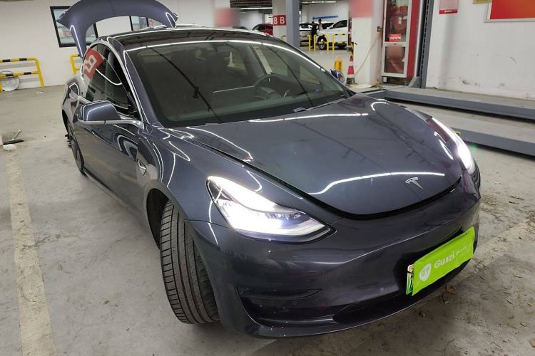 Used Tesla Model 3 2019 Long-Range Rear-Wheel-Drive Version Front Right 45 Deg