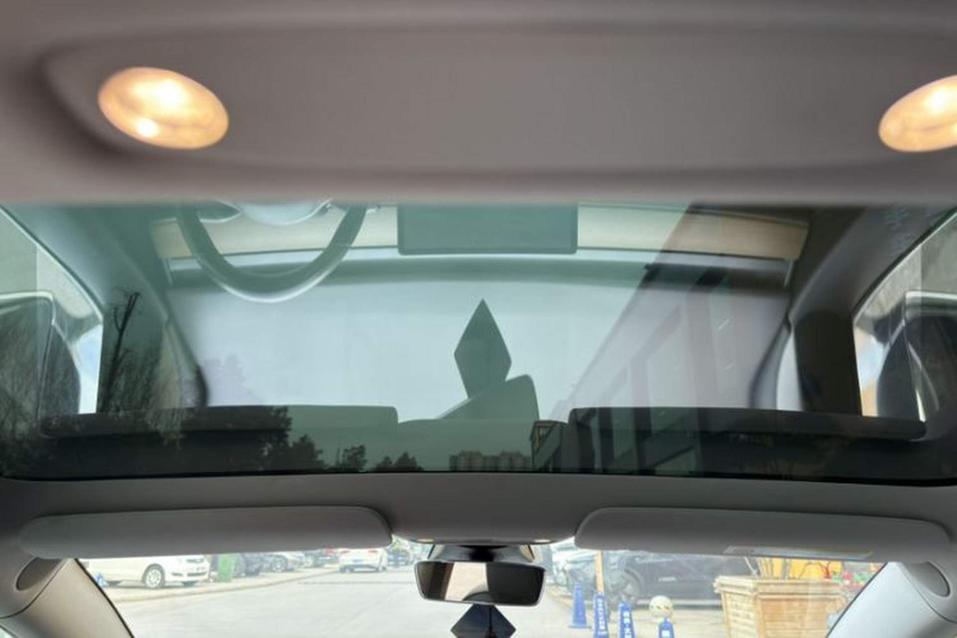 Used Tesla Model 3 2019 Long-Range Rear-Wheel-Drive Version Headliner