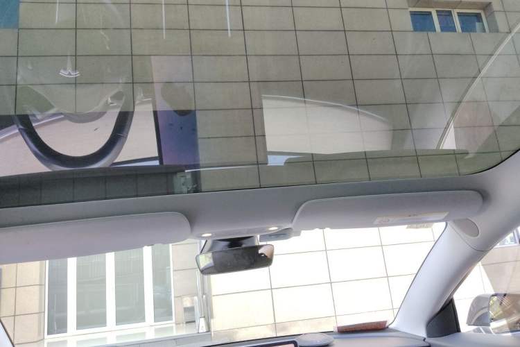 Used Tesla Model 3 2019 Long-Range Rear-Wheel-Drive Version Headliner
