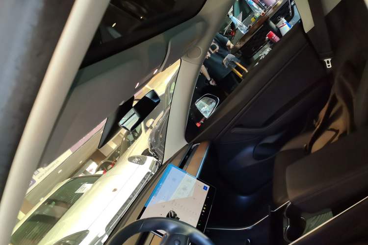 Used Tesla Model 3 2019 Long-Range All-Wheel-Drive Version Headliner