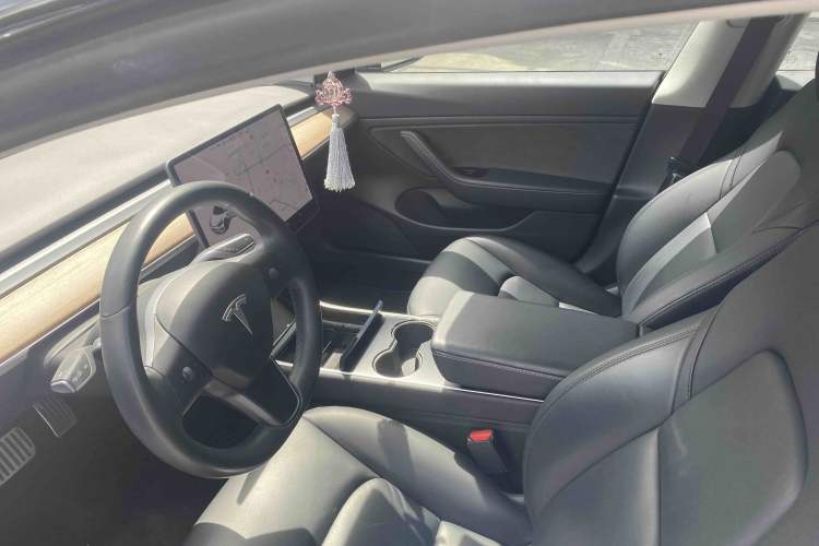 Used Tesla Model 3 2019 Long-Range All-Wheel-Drive Version Interior 1