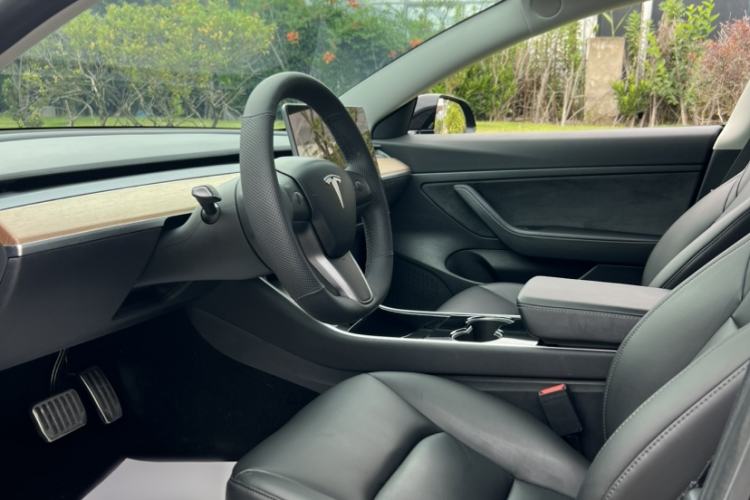Used Tesla Model 3 2019 Standard Range Rear-Drive Upgraded Version Interior 1