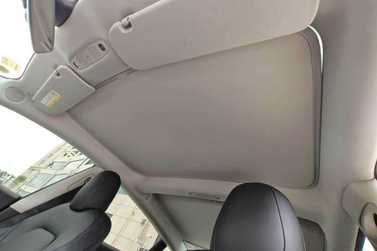 Used Tesla Model 3 2019 Standard Range Rear-Drive Upgraded Version Interior 1