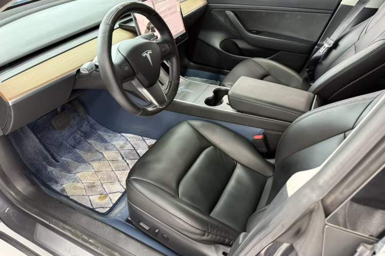 Used Tesla Model 3 2019 Standard Range Rear-Drive Upgraded Version Interior 1