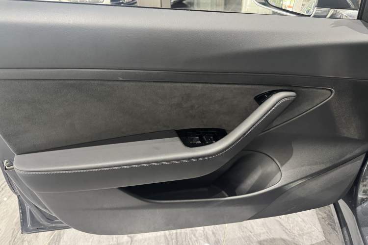 Used Tesla Model 3 2019 Standard Range Rear-Drive Upgraded Version Interior 10