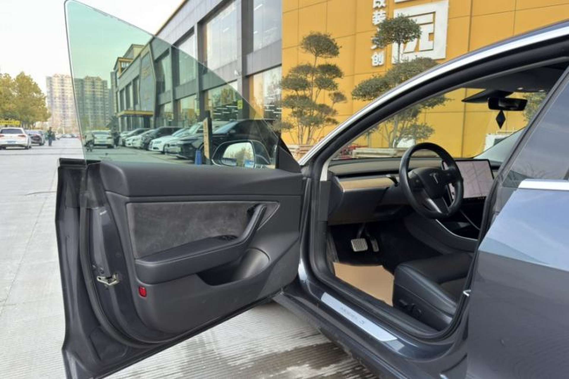 Used Tesla Model 3 2019 Long-Range Rear-Wheel-Drive Version Interior 11