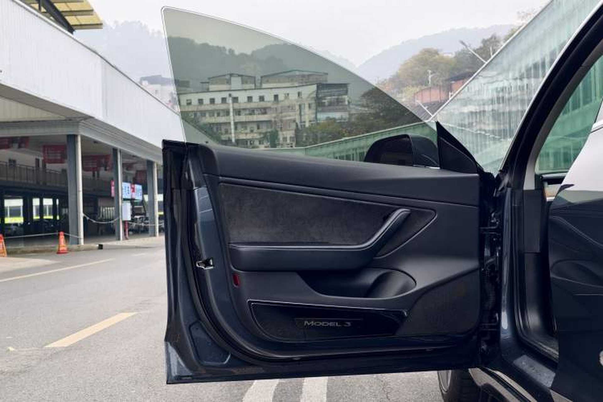 Used Tesla Model 3 2019 Long-Range All-Wheel-Drive Version Interior 12