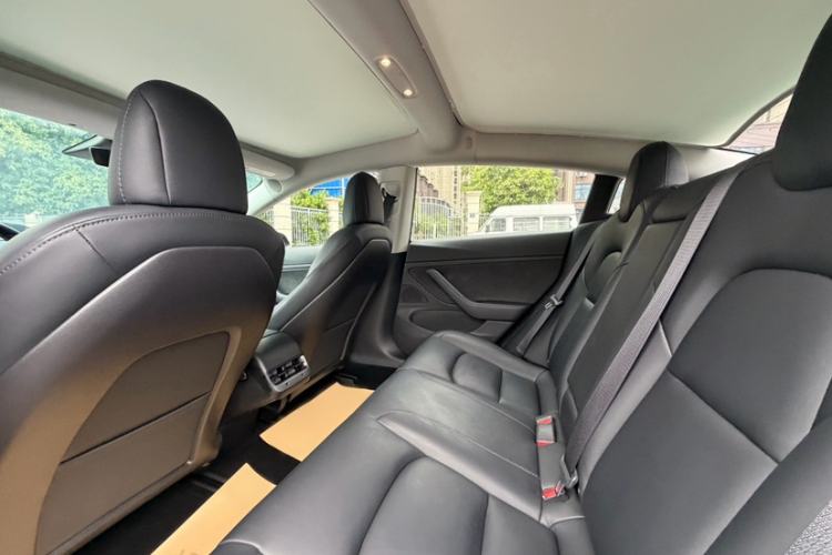 Used Tesla Model 3 2019 Long-Range Rear-Wheel-Drive Version Interior 2