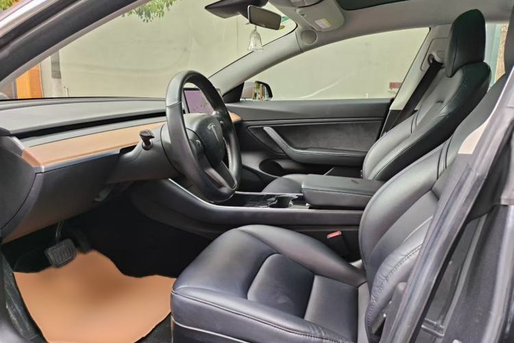 Used Tesla Model 3 2019 Long-Range Rear-Wheel-Drive Version Interior 2