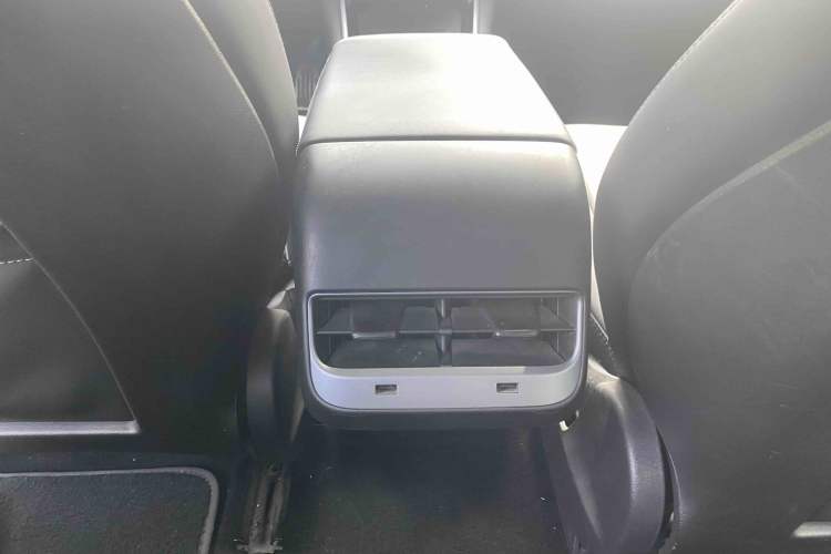 Used Tesla Model 3 2019 Long-Range All-Wheel-Drive Version Interior 2