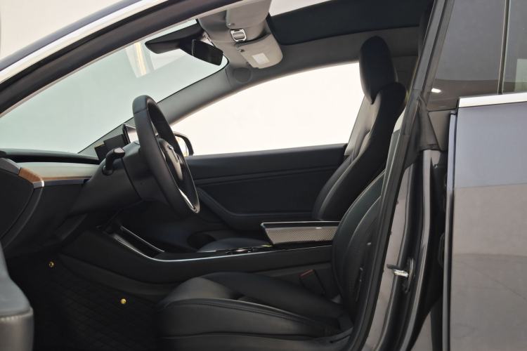 Used Tesla Model 3 2019 Long-Range All-Wheel-Drive Version Interior 2