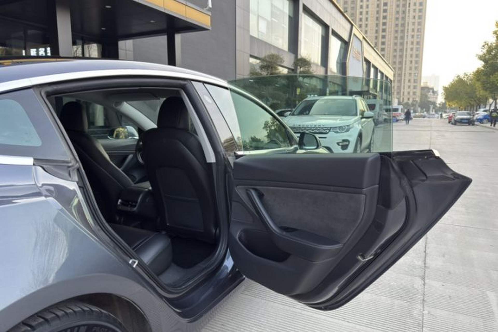 Used Tesla Model 3 2019 Long-Range Rear-Wheel-Drive Version Interior 2