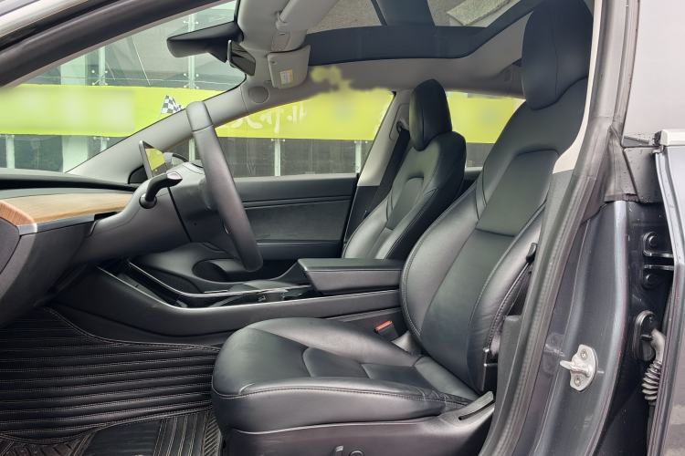 Used Tesla Model 3 2019 Long-Range All-Wheel-Drive Version Interior 2