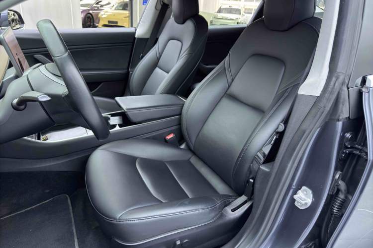 Used Tesla Model 3 2019 Long-Range All-Wheel-Drive Version Interior 2
