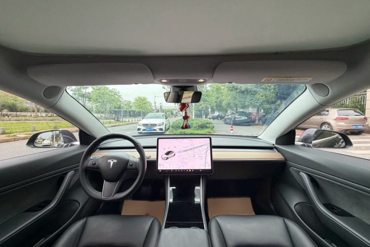 Used Tesla Model 3 2019 Long-Range Rear-Wheel-Drive Version Interior 3