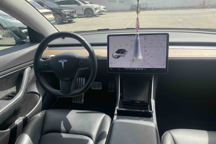 Used Tesla Model 3 2019 Long-Range All-Wheel-Drive Version Interior 3
