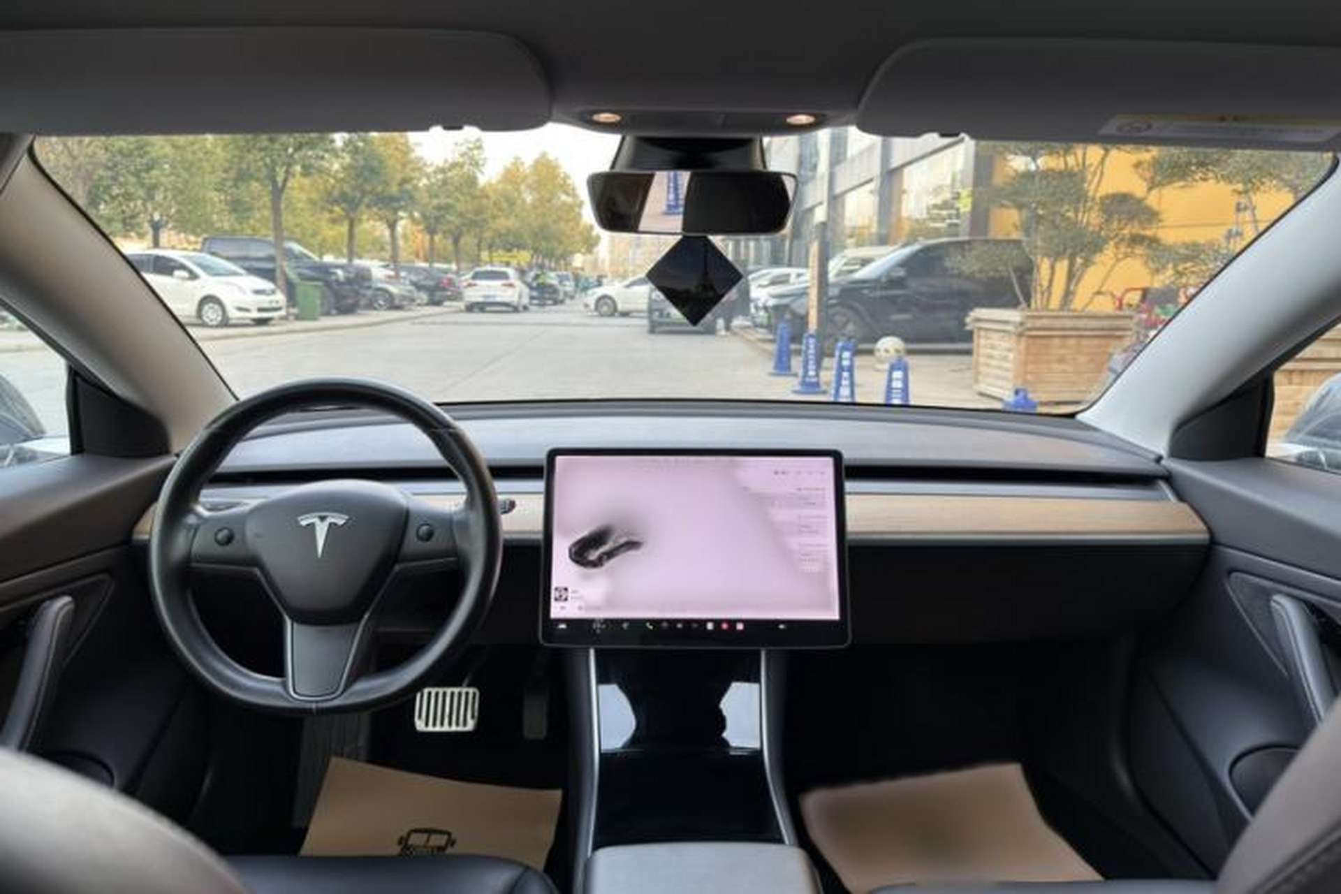 Used Tesla Model 3 2019 Long-Range Rear-Wheel-Drive Version Interior 3