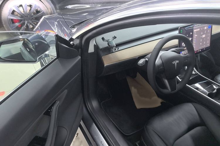 Used Tesla Model 3 2019 Standard Range Rear-Wheel Drive Upgraded Version (52 kWh) Interior 3