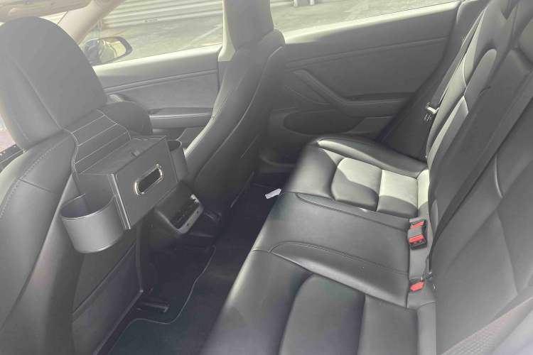 Used Tesla Model 3 2019 Long-Range All-Wheel-Drive Version Interior 4
