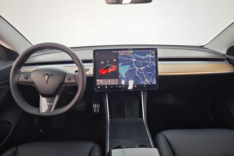 Used Tesla Model 3 2019 Long-Range All-Wheel-Drive Version Interior 4